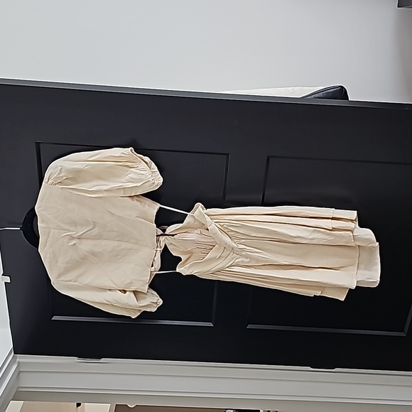 Le Lis Cream Puff Sleeve Cutout Dress - Picture 4 of 4